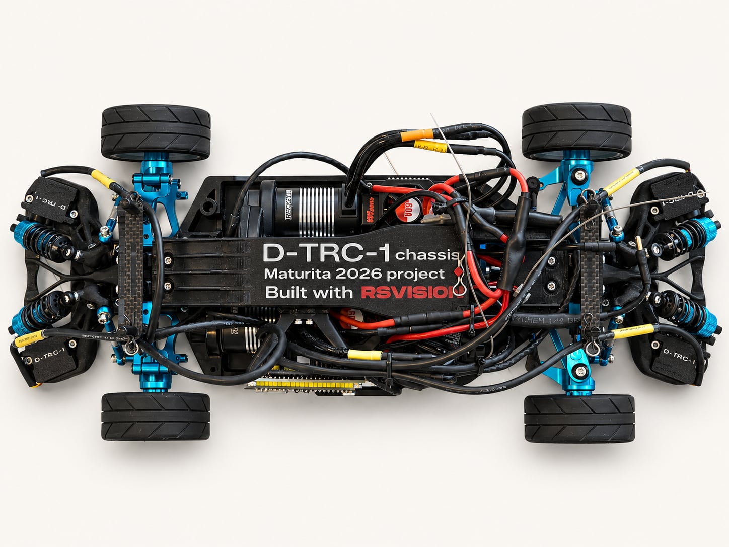 D-TRC-1 chassis shora — bez karoserie, viditelné obě převodovky a PCB most, vlastní zavěšení