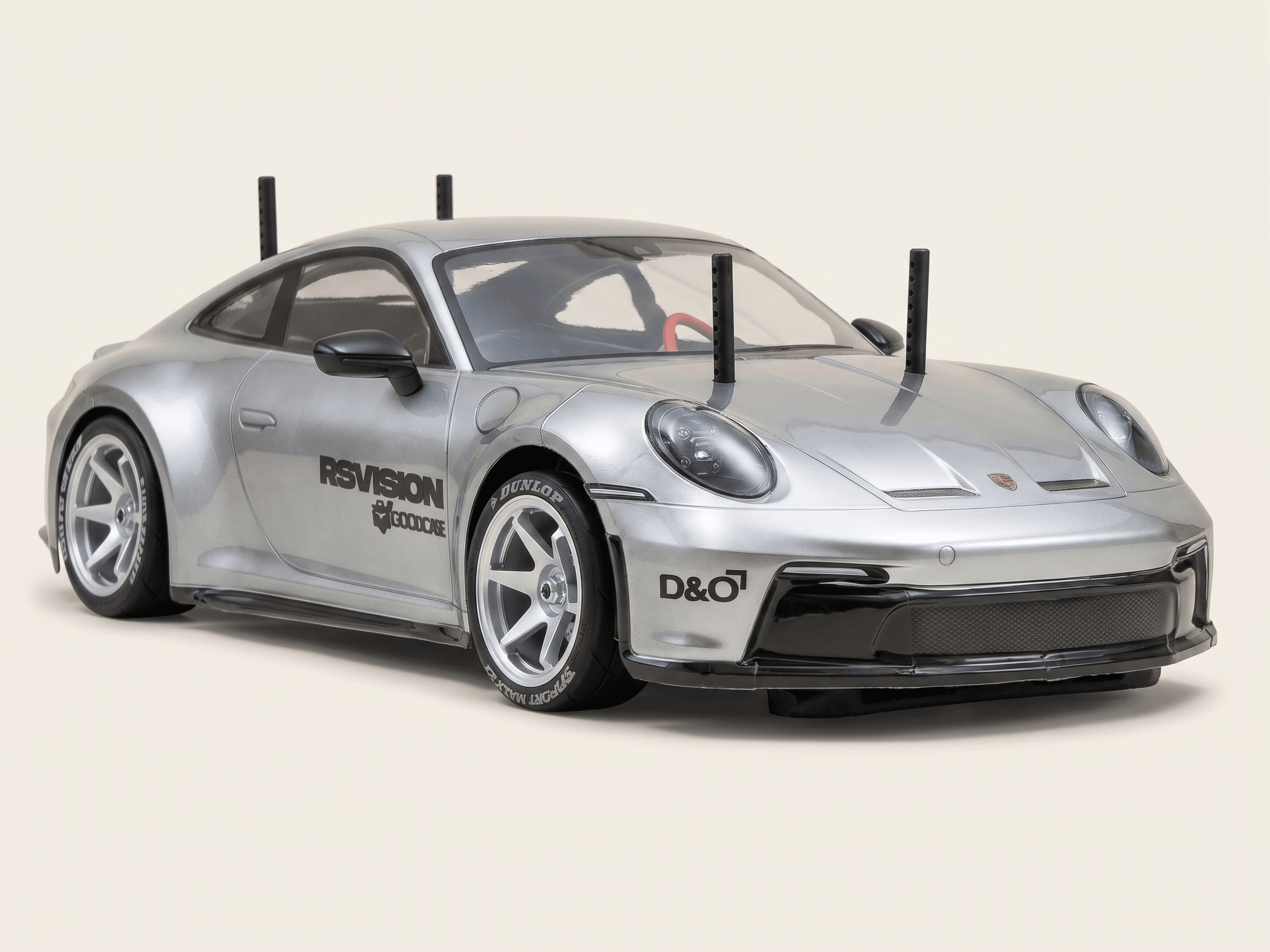 D-TRC-1 — tříčtvrtinový pohled zepředu, Porsche 911 lexan karoserie na modifikovaném Tamiya TT-02 chassis